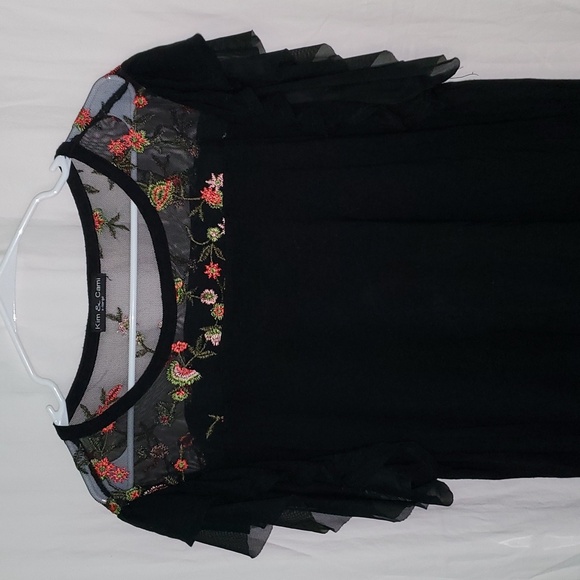 Kim & Cami Embroidered Floral Tunic Top - Picture 3 of 12